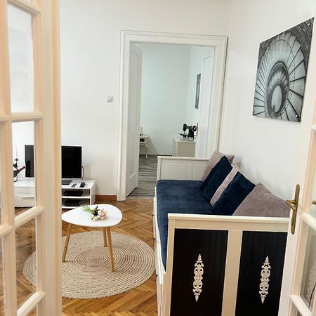 Center Retro Apartment Ni Buitenkant foto