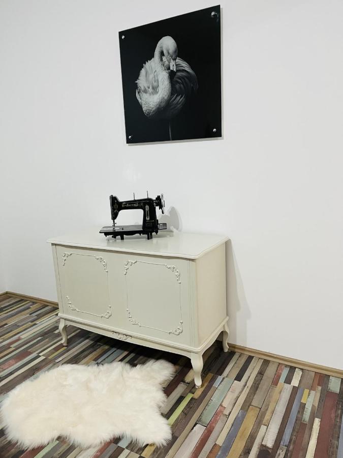 Center Retro Apartment Ni Buitenkant foto