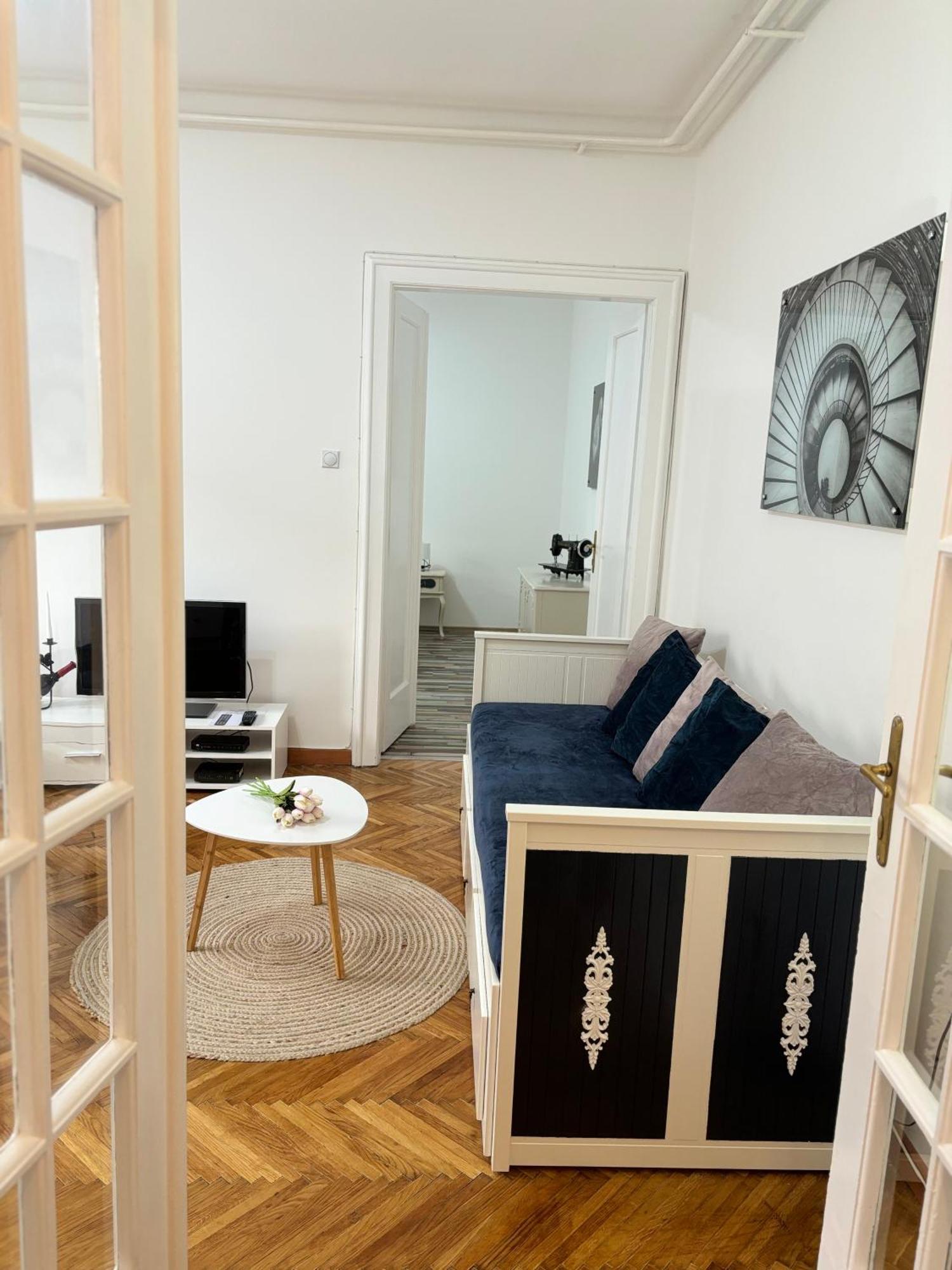Center Retro Apartment Ni Buitenkant foto