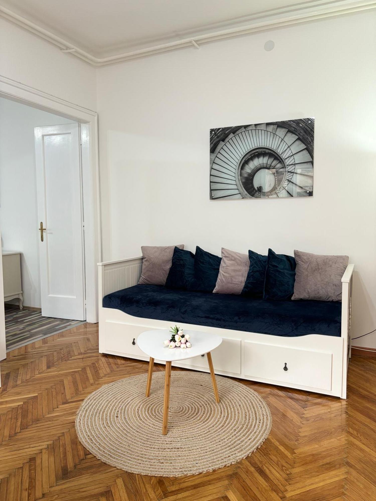 Center Retro Apartment Ni Buitenkant foto