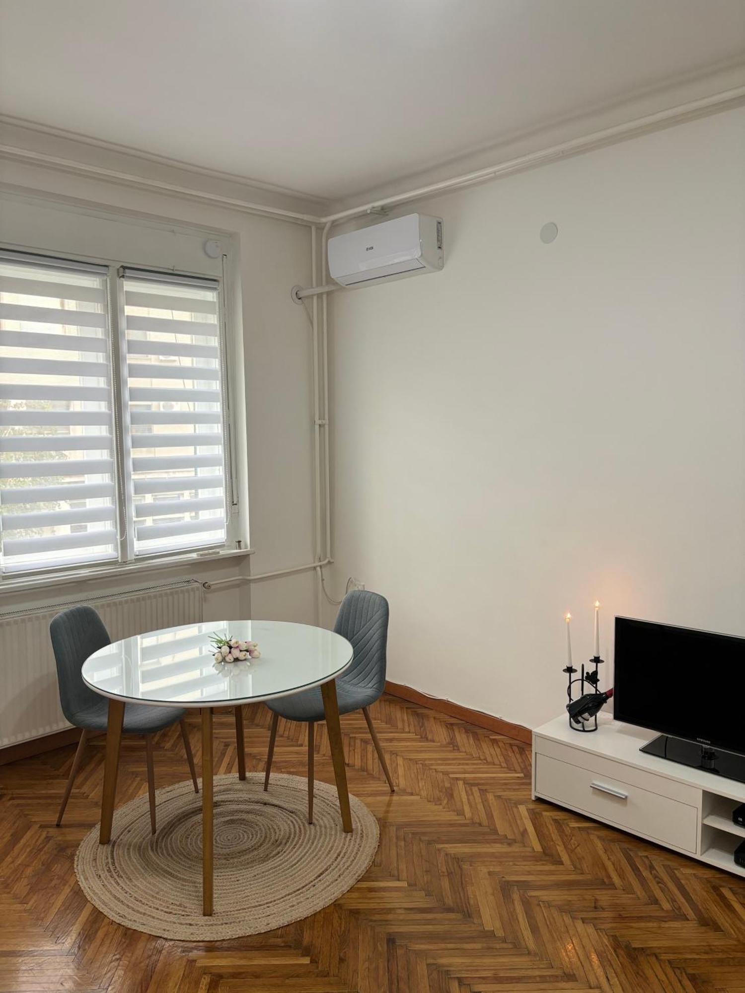 Center Retro Apartment Ni Buitenkant foto